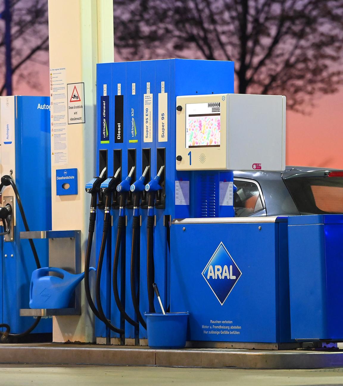 Zapfsäule an einer Tankstelle