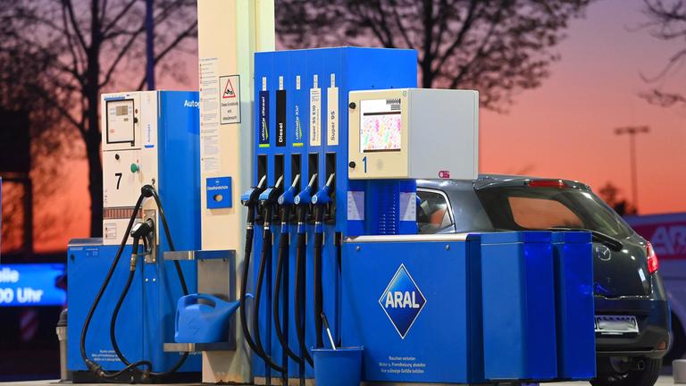 Zapfsäule an einer Tankstelle