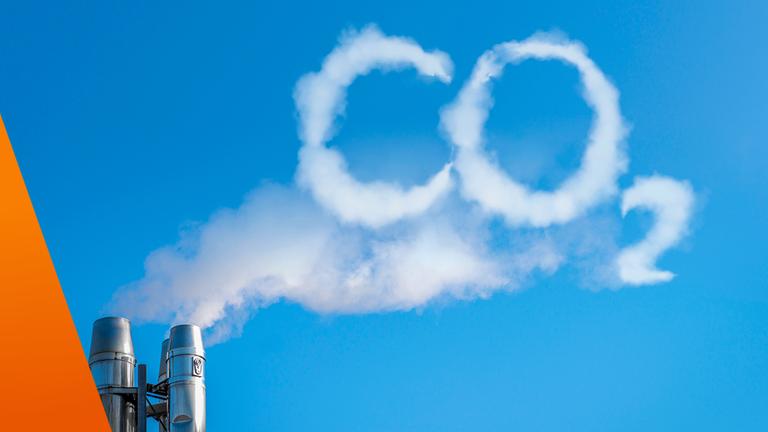 CCS in Deutschland – Chancen für Klima, Wirtschaft und Zuhause: Abgas-Wolken mit Aufschrift CO2