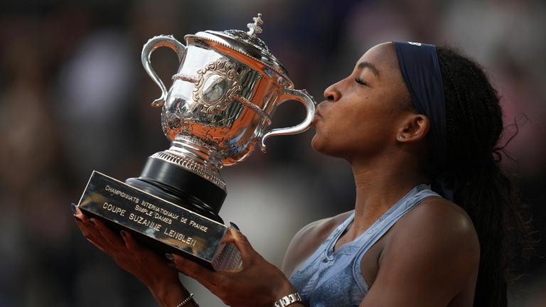 US-Amerikanerin Coco Gauff feiert ihren Sieg bei den French Opens am 07.06.2025.