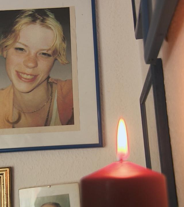 Ein altes Bild der verschwundenen 19-jährigen Bianca Blömeke, dass im Wohnzimmer ihrer Mutter hängt.