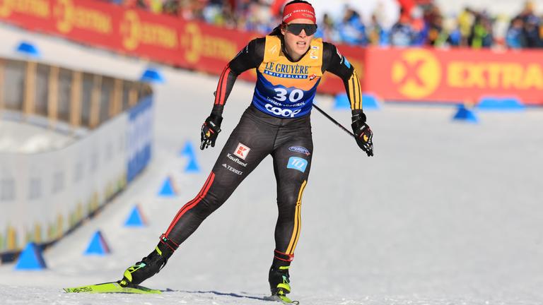 Coletta Rydzek skated beim Sprint der Tour de Ski in Toblach.