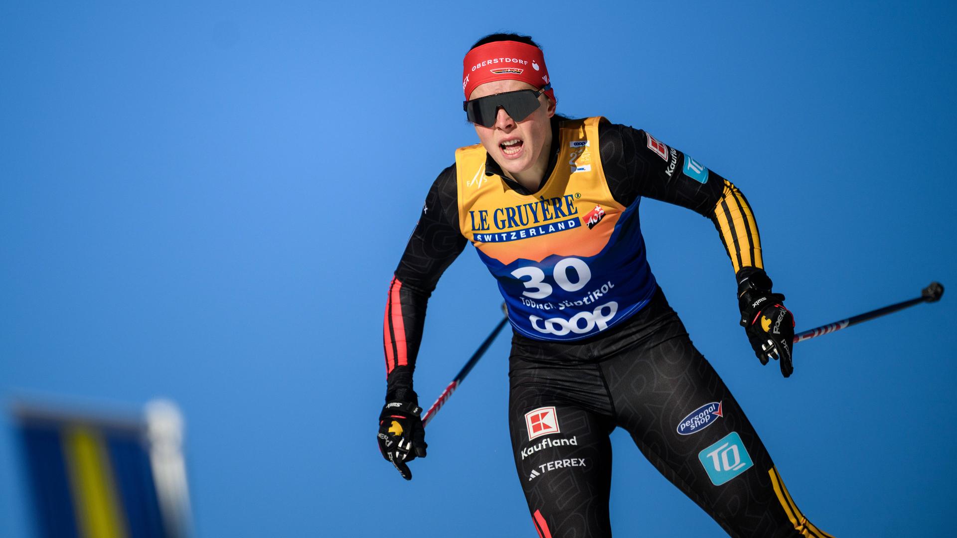 Coletta Rydzek aus Deutschland nimmt am 28.12.2025 in Toblach am Prolog des Cross-Country-Sprints der Frauen, in freier Technik, während der Tour de Ski teil. 