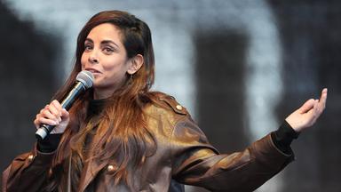 Fernandes trotz Morddrohungen auf Demo - mit Polizeischutz