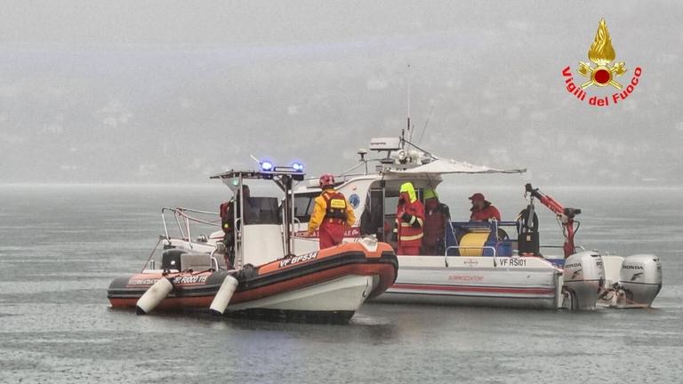 Einsatzkräfte suchen nach einem deutschen Familienvater, der im Comer See in Norditalien verschwunden ist.