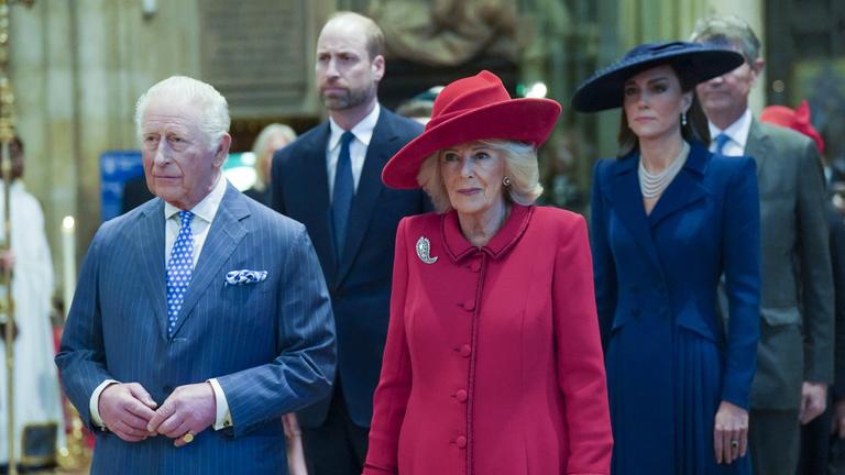 Britische Royals trotzen Protesten
