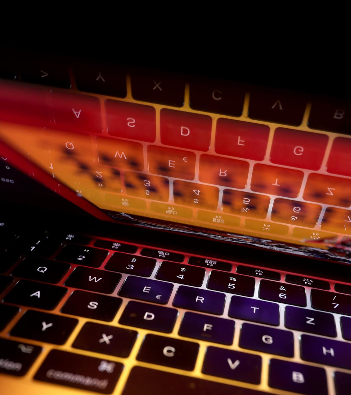 Ein aufgeklappter Laptop