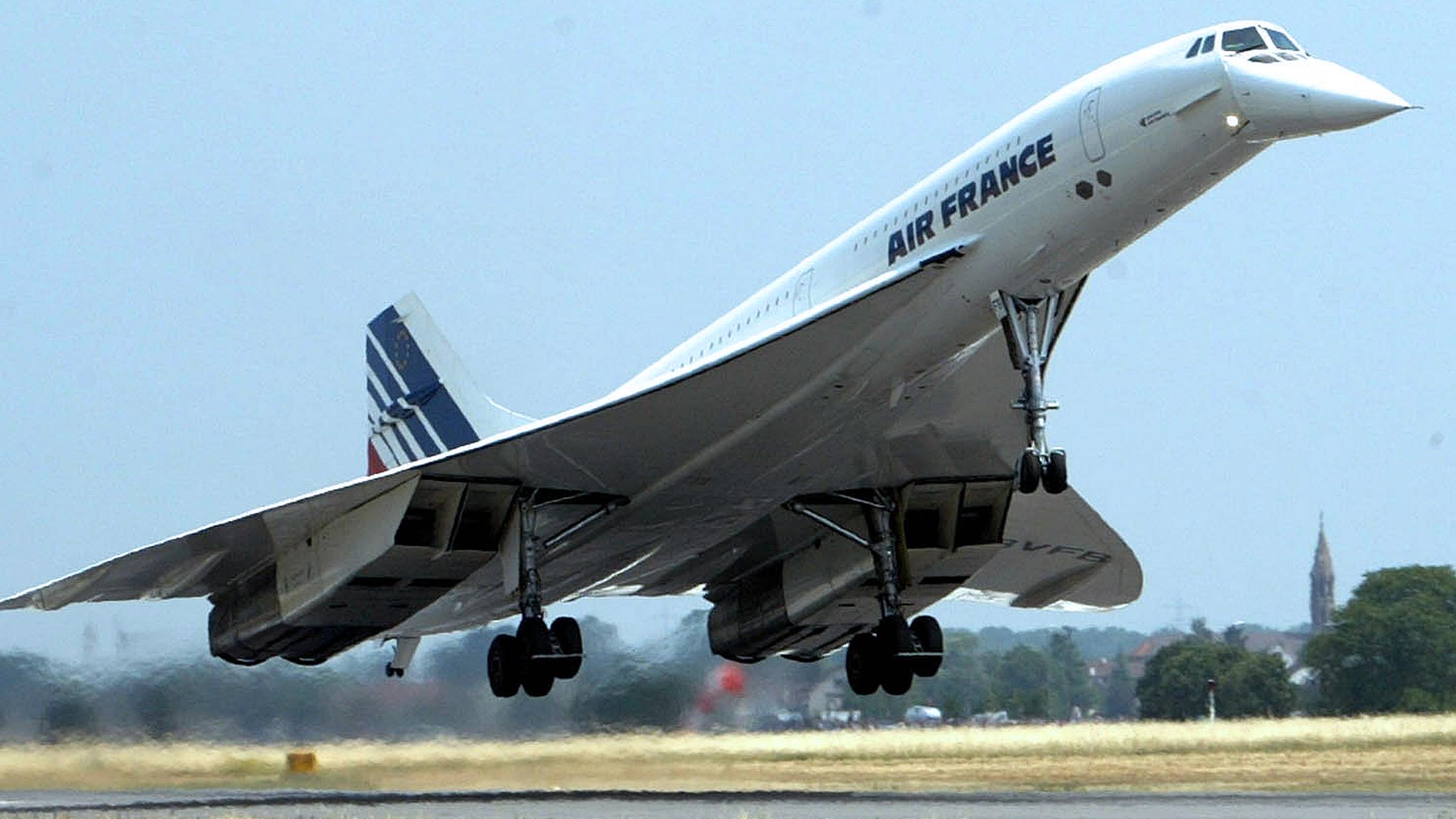 Archiv: Zum letzten Mal in Deutschland landet am 24.06.2003 eine Concorde auf dem Flughafen Karlsruhe.