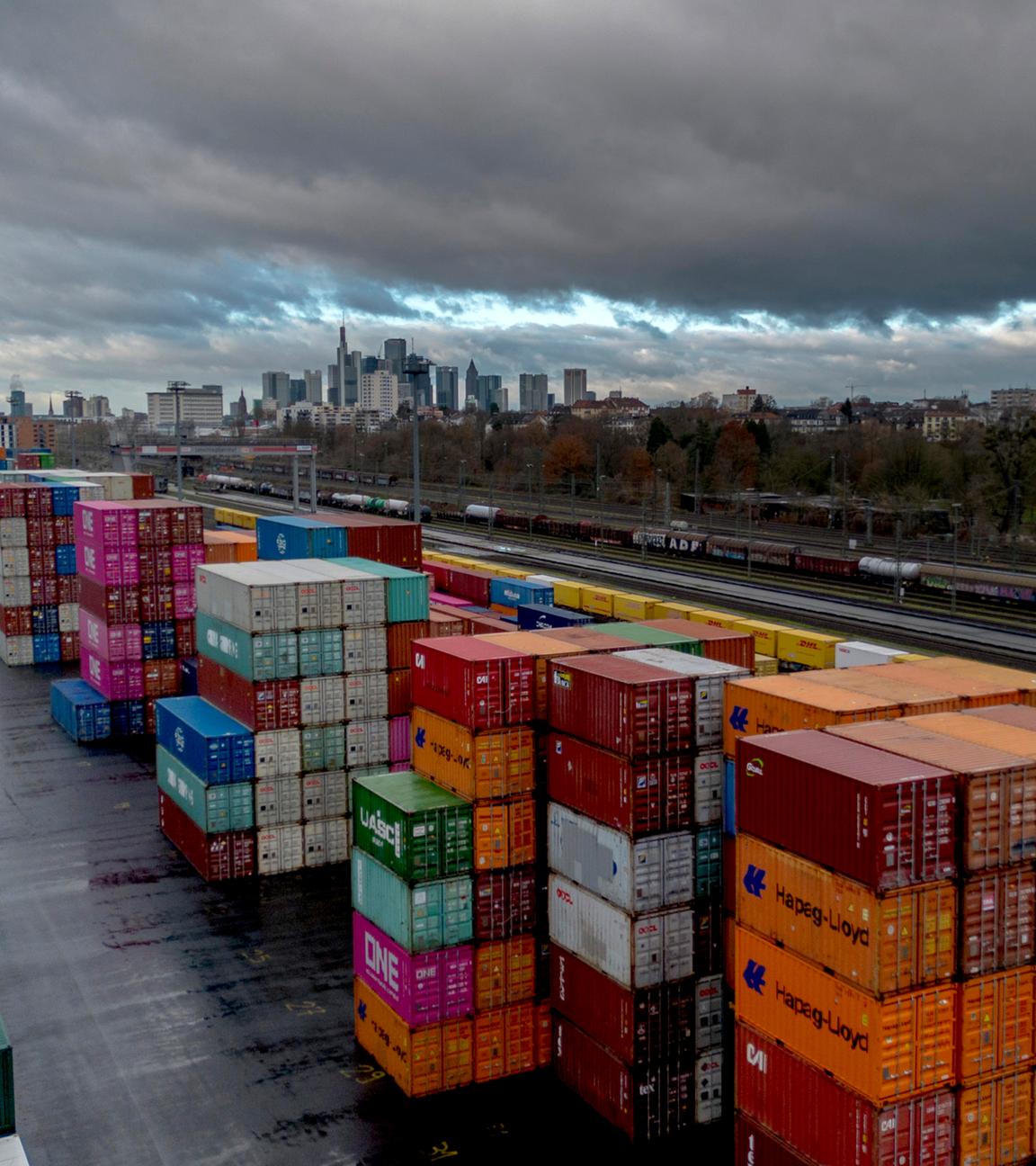 Symbolbild: Container am Cargo-Terminal in Frankfurt am Main