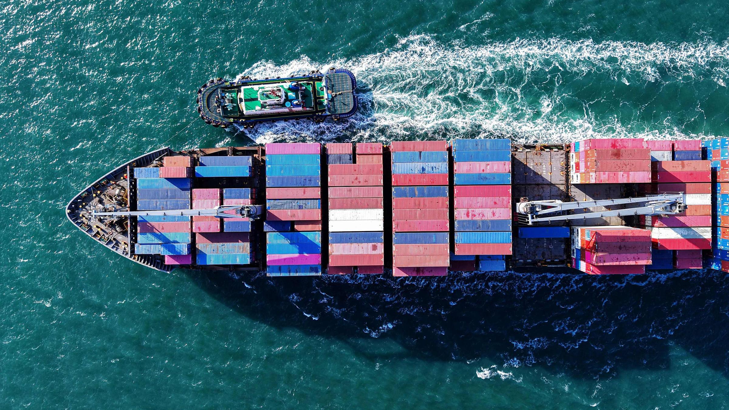 Containerschiff in chinesischer Provinz Shandong