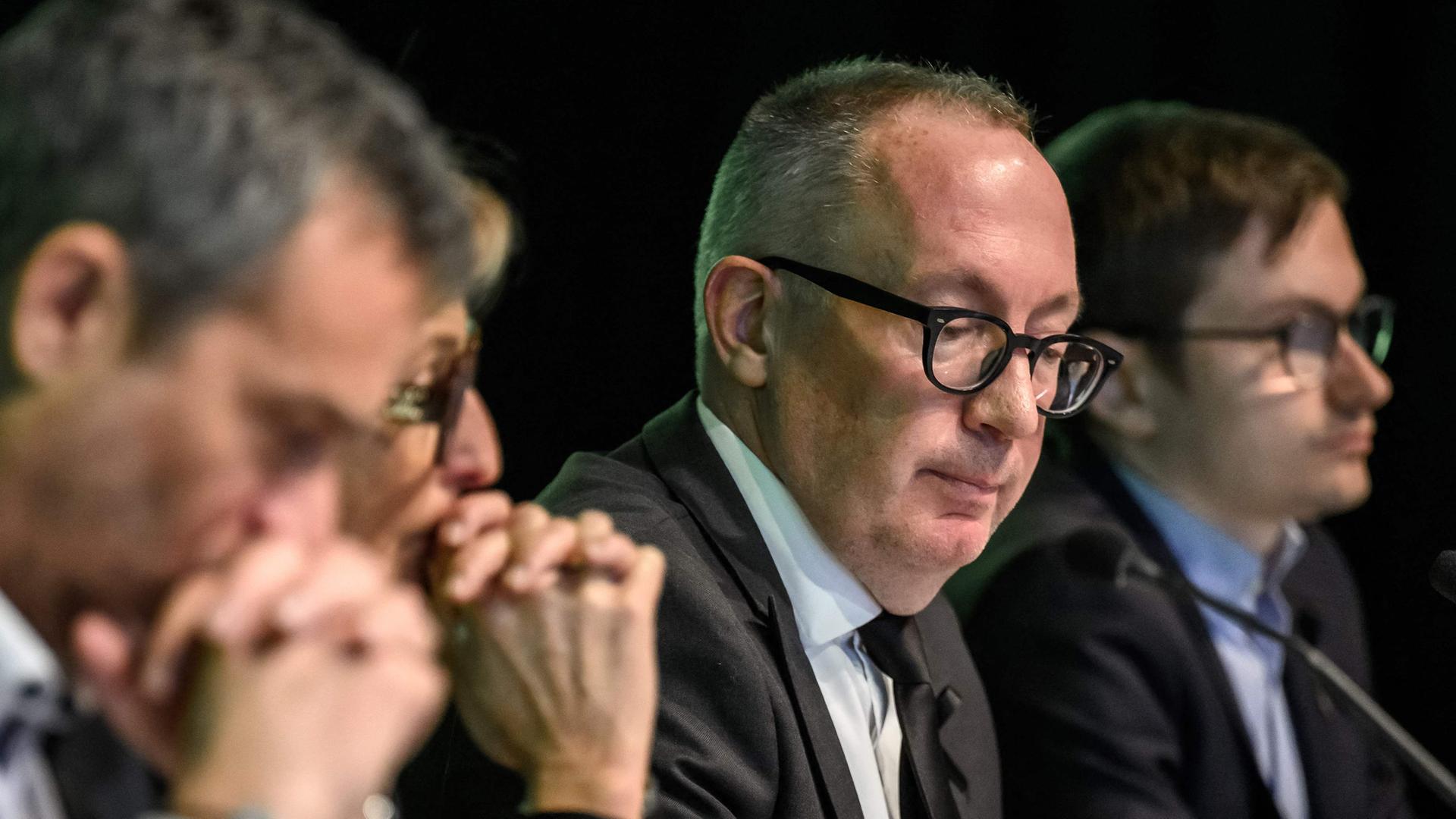 Crans-Montana Bürgermeister Nicolas Feraud nimmt im Januar an einer Pressekonferenz des Stadtrats des Ferienorts Crans-Montana teil.