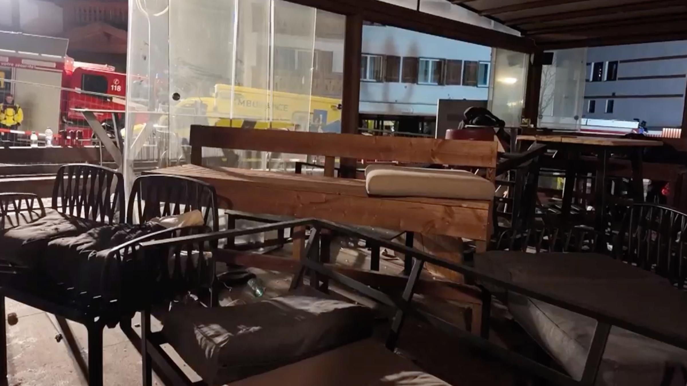  Das Innere der Bar und Lounge Le Constellation, wo nach einer Explosion in der Silvesternacht ein Feuer ausgebrochen ist.