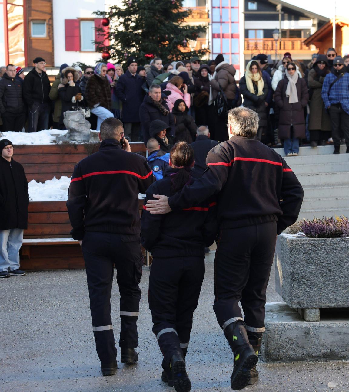 Schweigemarsch in Crans Montana, in Gedenken an die Opfer