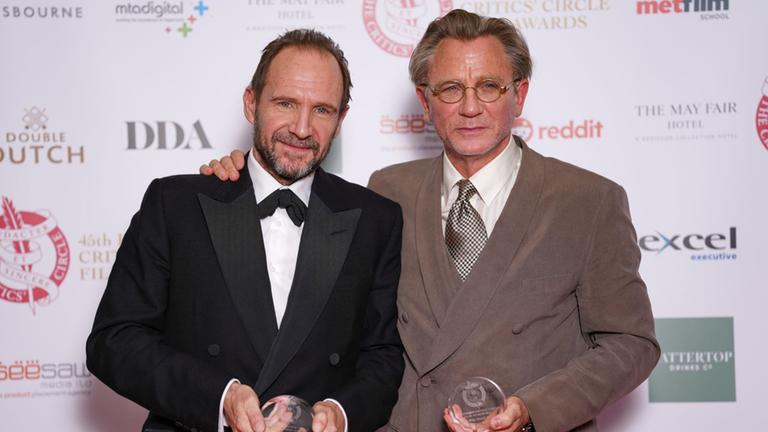 Daniel Craig und Ralph Fiennes bei den Critics' Circle Film Awards