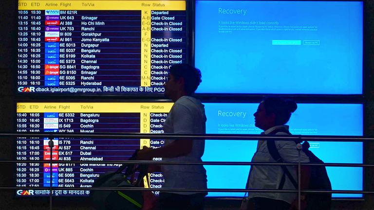 Indien, Neudelhi: Technische Probleme mit Windows-Systemen, weltweite Eindrücke von Flughäfen, Archivbild