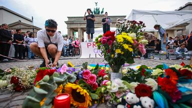 People mourn in Berlin after vehicle drives into CSD Pride event