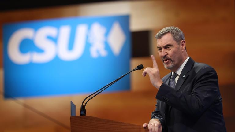 Markus Söder, CSU-Vorsitzender und bayerischer Ministerpräsident, spricht beim Parteitag in der Messehalle.