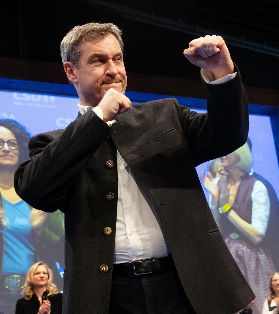 Markus Söder, Parteivorsitzender der CSU, Ministerpräsident von Bayern, gestikuliert auf der Veranstaltung der CSU zum politischen Aschermittwoch.