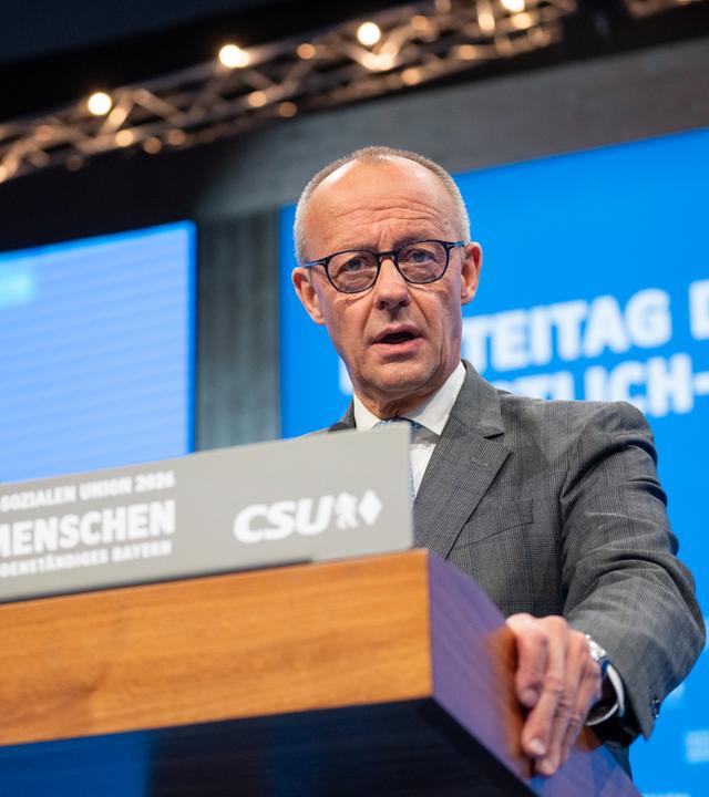  Tag 2, Parteitag 2026 der Partei CSU (Christlich-Soziale-Union) in der Messe München. Zu sehen ist Friedrich Merz am Rednerpult.