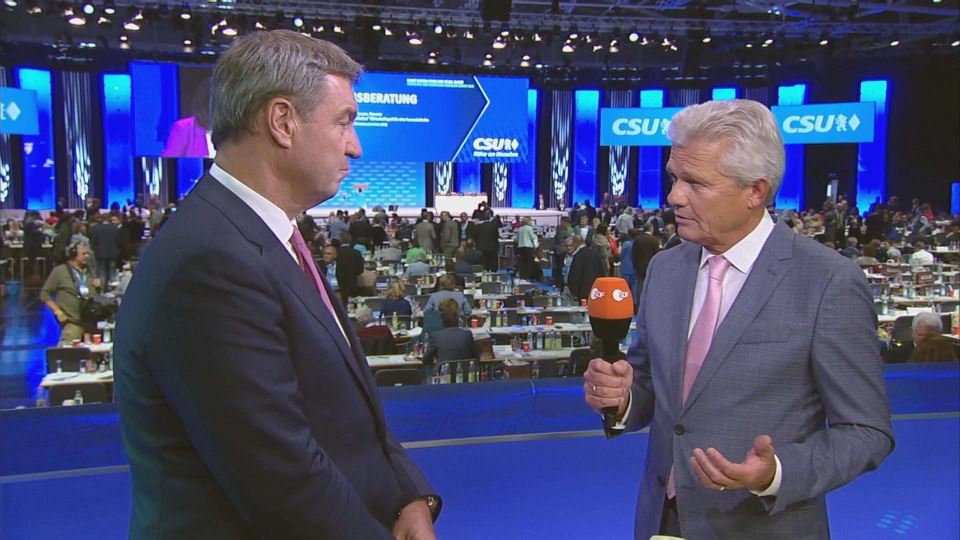 Der bayerische Ministerpräsident Markus Söder im Interview mit Moderator Ralph Schumacher bei CSU-Bundesparteitag 2023 in München