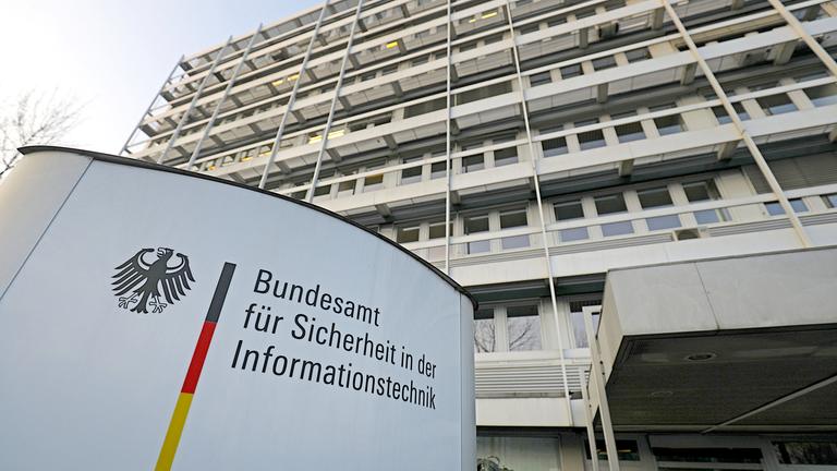 Das Gebäude des Bundesamts für Sicherheit in der Informationstechik ist von außen zu sehen.