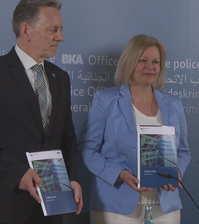 Bundesinnenministerin Faeser stellt das Bundeslagebild 2023 im Bereich Cyberkriminalität vor.