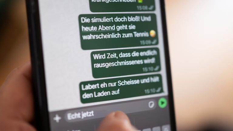 Cybermobbing wird zu einem immer größeren Problem - dagegen will das EU-Parlament nun vorgehen.