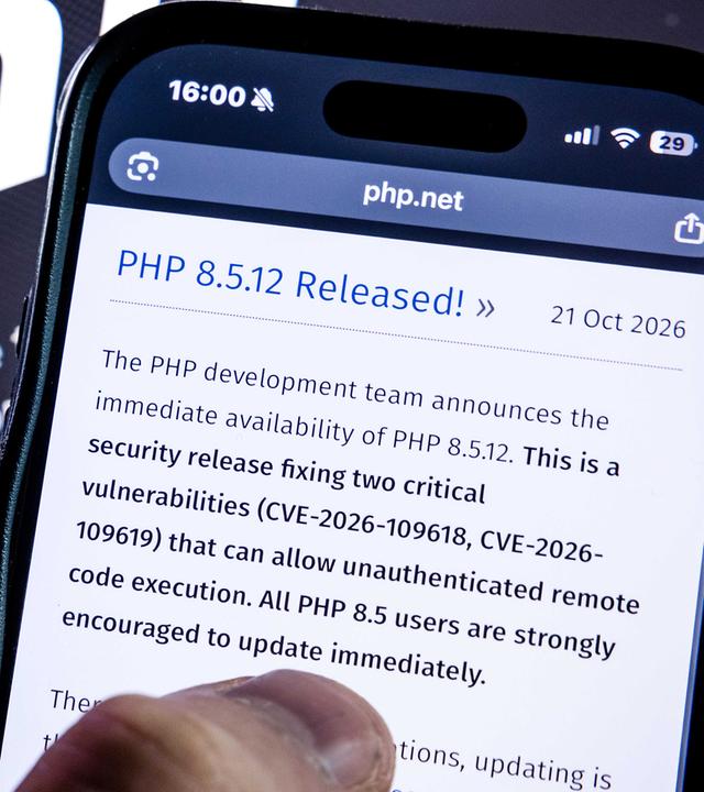 Die Website der PHP Foundation mit einem Update auf die neueste PHP-Version, aufgenommen am 21.10.2026