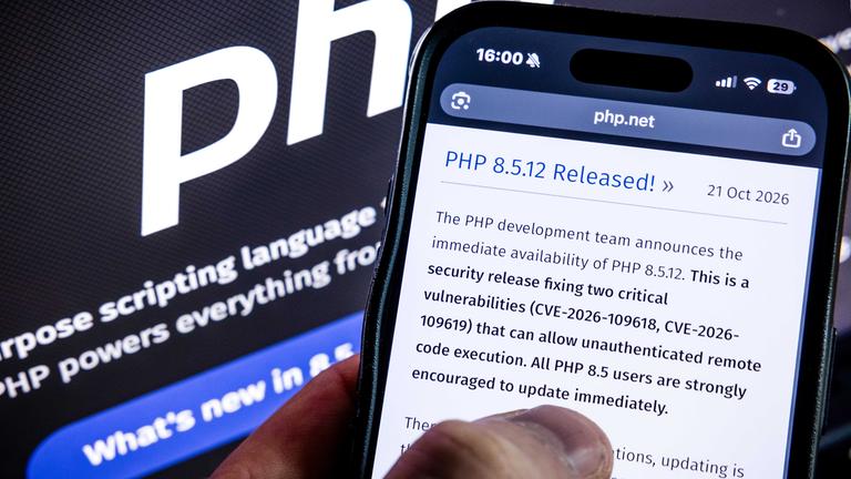 Die Website der PHP Foundation mit einem Update auf die neueste PHP-Version, aufgenommen am 21.10.2026