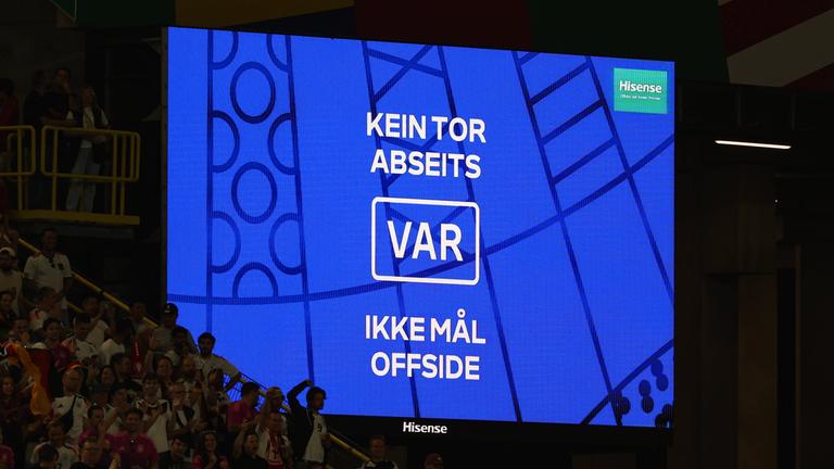 Joachim Andersons Tor beim Spiel gegen Deutschland, welches später durch VAR aberkannt wurde.