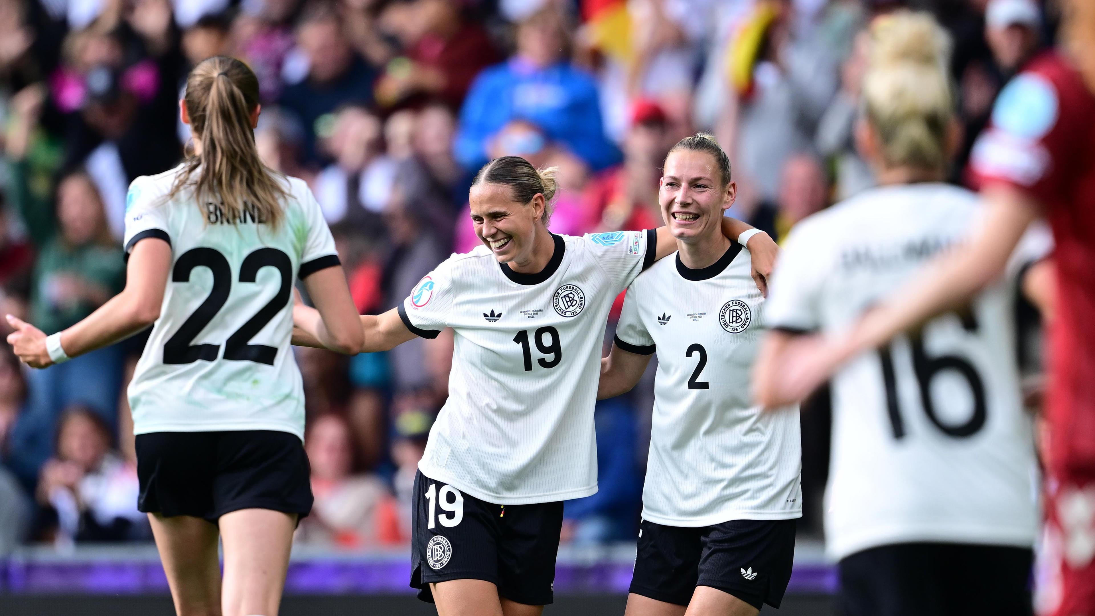 Torjubel Dänemark beim 0:1 durch Amalie Vangsgaard (Dänemark, 21) 