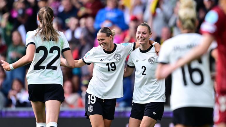 Torjubel Dänemark beim 0:1 durch Amalie Vangsgaard (Dänemark, 21) 