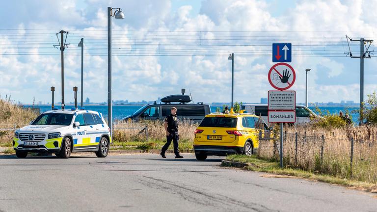 Polizeiautos in der Nähe des Flughafens Kopenhagen am 23. September 2025.