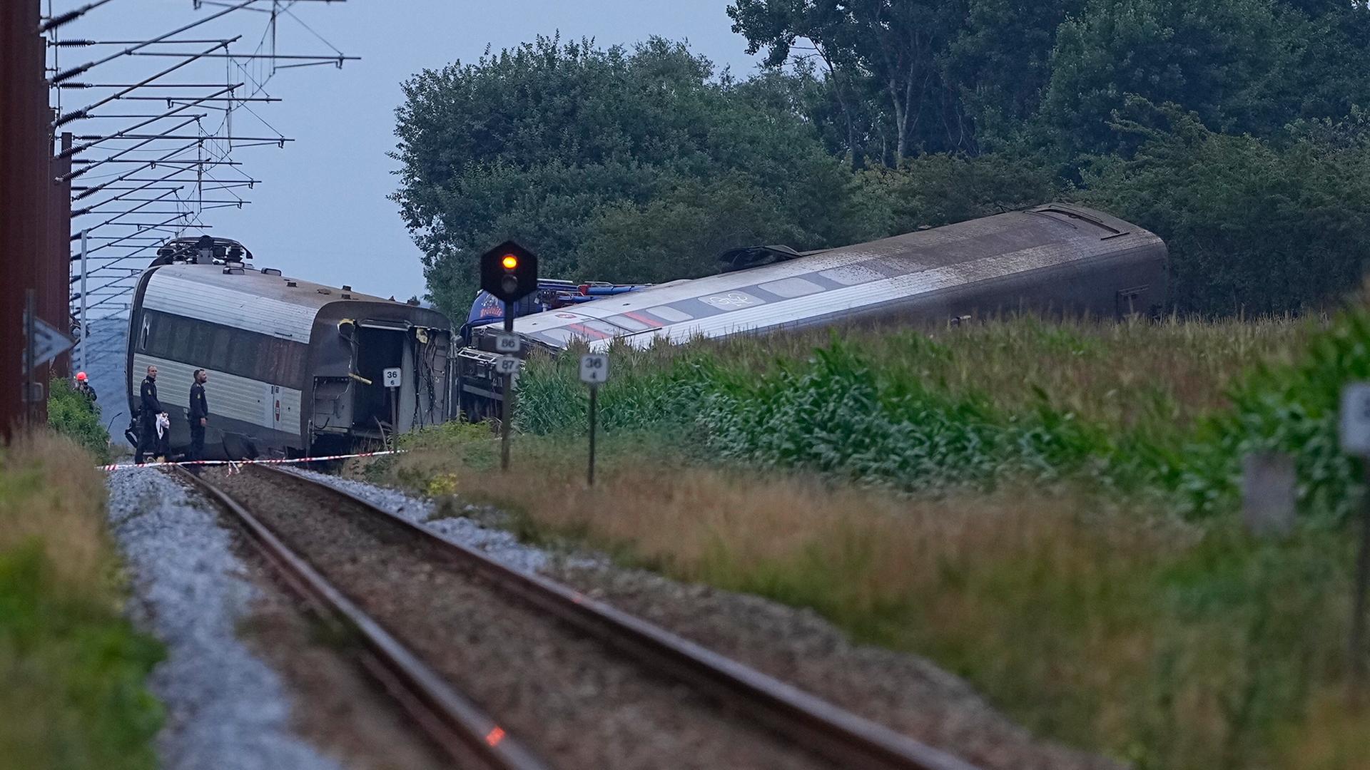 Ein entgleister Zug in Dänemark