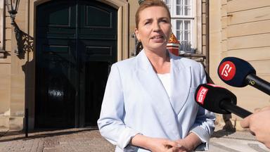 Dänemarks amtierende Ministerpräsidentin Mette Frederiksen spricht am 10. Mai 2026 in Kopenhagen vor dem Schloss Amalienborg mit Journalisten, nachdem sie König Frederik getroffen hat.
