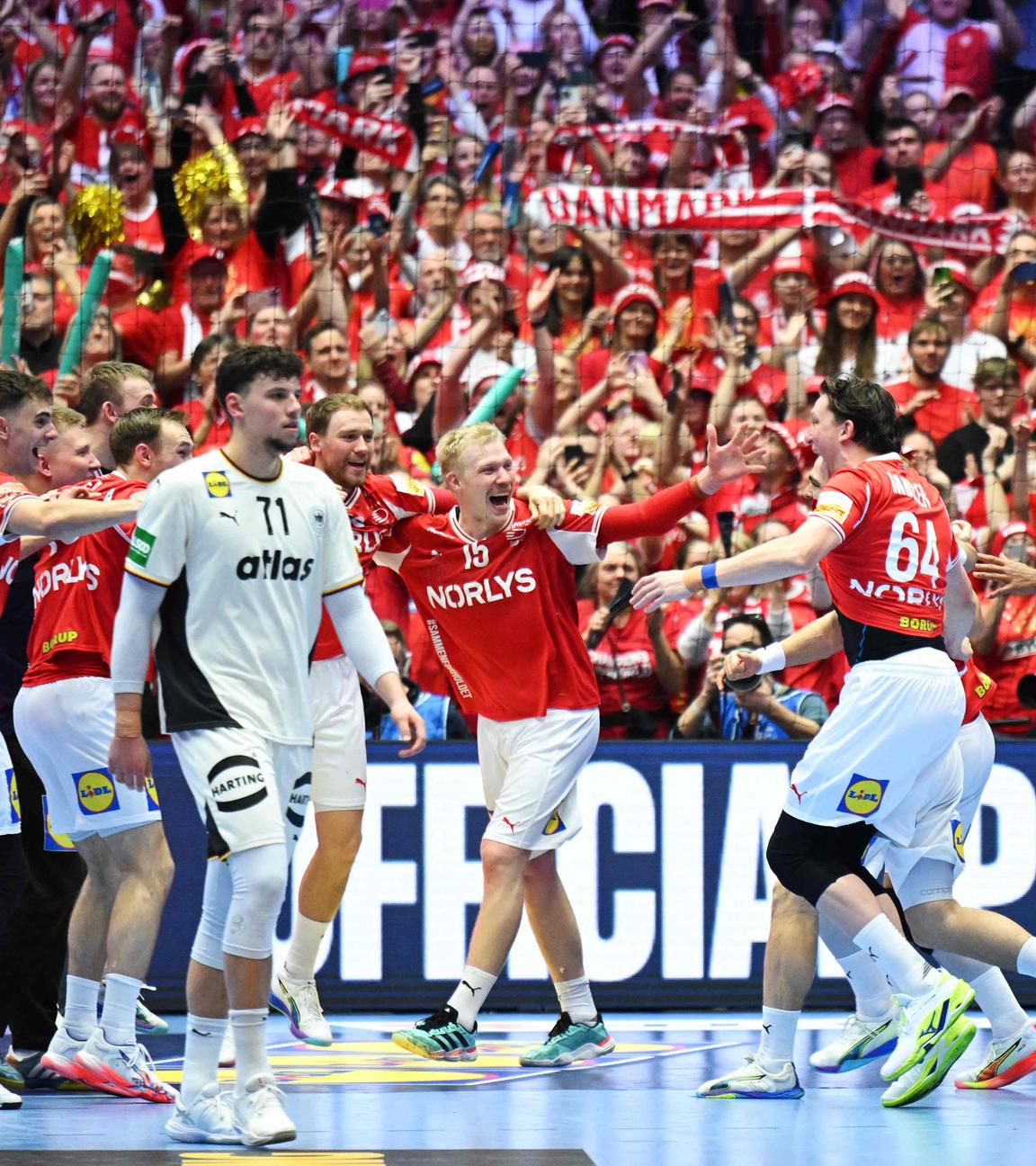 Dänemarks Spieler feiern den EM-Triumph 2026 gegen Deutschland.