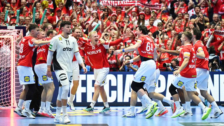 Dänemarks Spieler feiern den EM-Triumph 2026 gegen Deutschland.