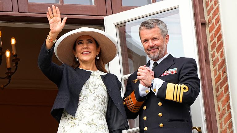 Königin Mary und König Frederik beenden ihre viertägige Tour durch Dänemark mit der Königsjacht.