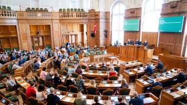 Das dänische Parlament im Folketing-Saal in Schloss Christiansborg in Kopenhagen. 