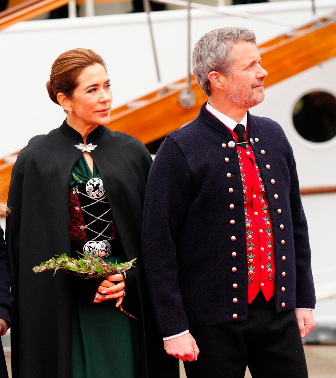 Dänische Royals in Trachten gehüllt