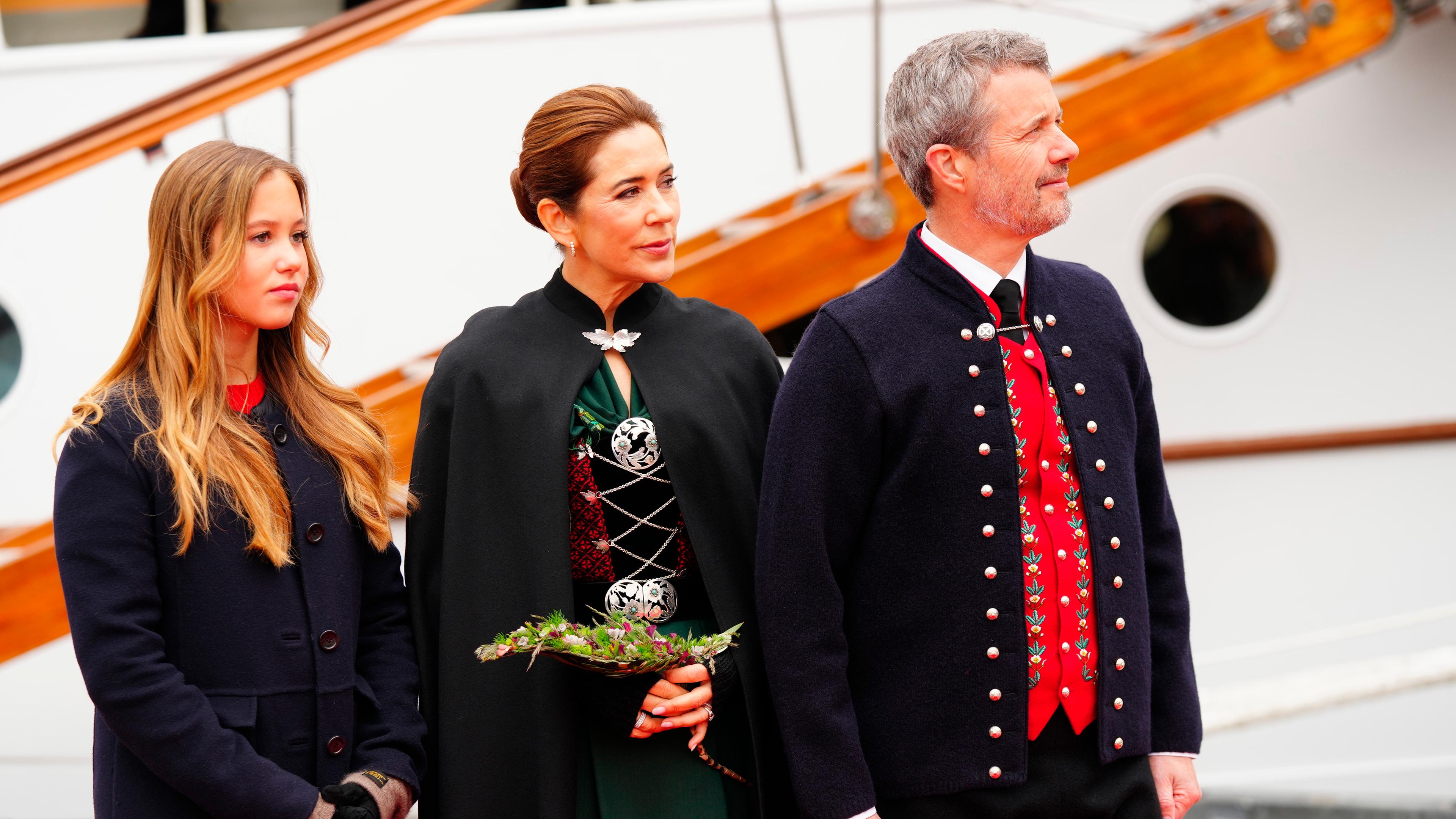 Dänische Royals in Trachten gehüllt