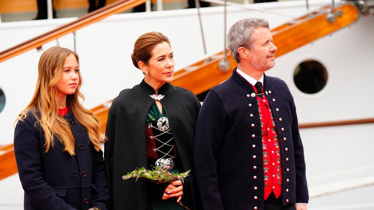 Dänische Royals in Trachten gehüllt