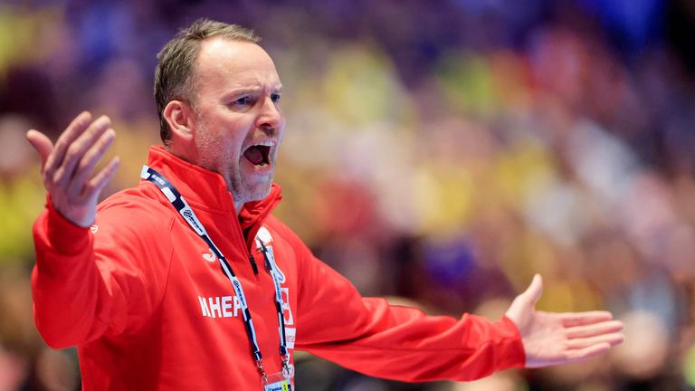 Der kroatische Trainer Dagur Sigurdsson reagiert während des Handballspiels der Vorrunde der EHF-Europameisterschaft 2026 der Männer zwischen Schweden und Kroatien in Malmö, Schweden, am 21.01.2026. 