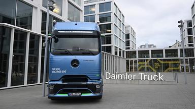 Gewinn bei Daimler Truck im zweiten Quartal fast halbiert
