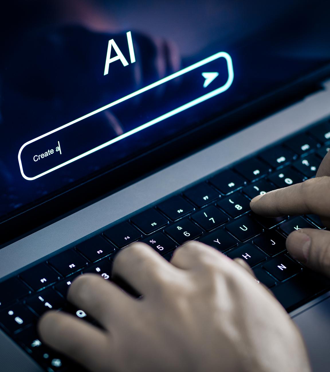 KI-gestützte Inhalts- oder Textgenerierung mit Laptop und künstlicher Intelligenz. Bildgenerator im Büro. Chatbot oder virtueller Suchroboter am Computer. Großes Sprachmodell (LLM). Manuelles Tippen.