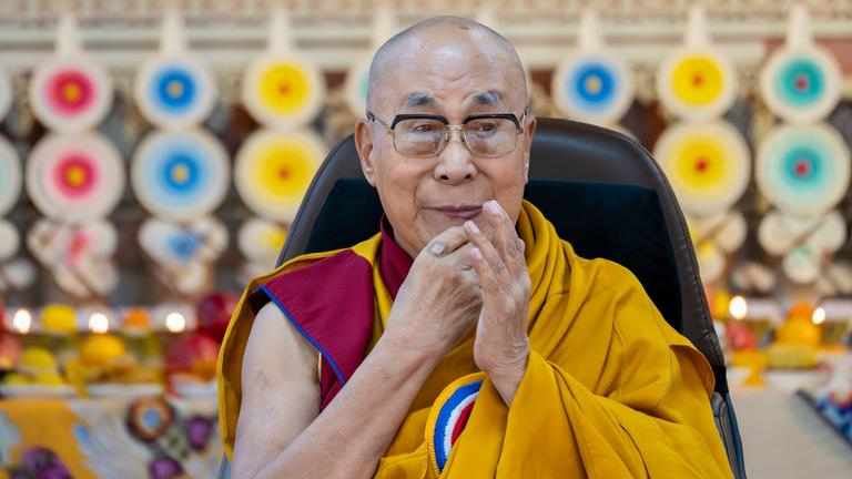 Der Dalai Lama bei einer Videobotschaft zu seinem 90. Geburtstag.