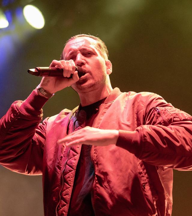 Archiv: Danger Dan - Die deutsche Hip Hop Band Antilopen Gang beim Live Auftritt auf dem ausverkauften Green Juice Festival in Bonn, 