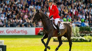 Daniel Deusser auf Otello de Guldenboom (GER) im Einzel-Finale der FEI-Springreit-Weltmeisterschaft 2026.