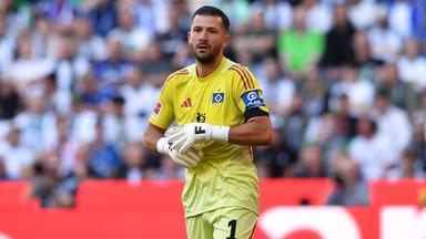 HSV-Torwart Daniel Heuer Fernandes in Aktion.