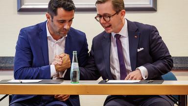 Mecklenburg-Vorpommern, Schwerin: Daniel Peters (l), der CDU-Landesvorsitzende und Spitzenkandidat der CDU bei der Landtagswahl in Mecklenburg-Vorpommern, und Philipp Amthor (CDU), Staatsminister für die Bund-Länder-Beziehungen im Bundeskanzleramt und stellvertretender Landesvorsitzender der CDU Mecklenburg-Vorpommern